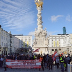 22-02-02 Demo Linz Auto-Korso